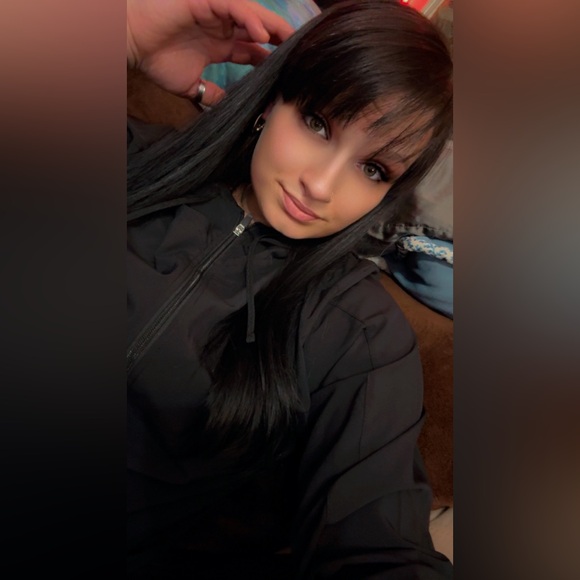 Meet your Posher, Julia - Picture 1 of 1